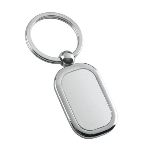 Brelok metalowy prostokąt 2165 z matową blaszką z przodu.