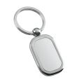Brelok metalowy prostokąt 7165 z błyszczącą blaszką z przodu.